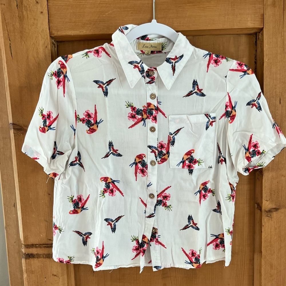 Hawaiian style crop shirt. Women’s small.